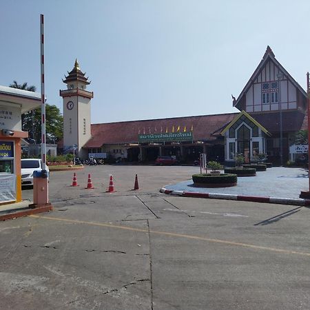 Supanich Condo Opposite The Train Station Chiangmai Chiang Mai Exterior foto